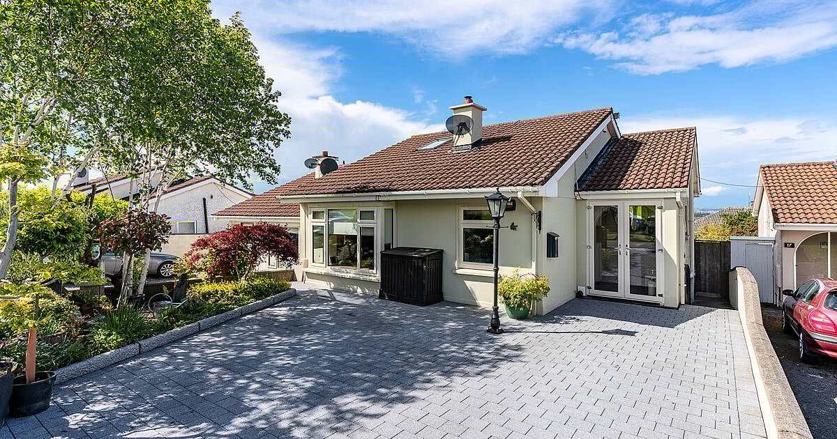 16 Kingston Rise, Ballinteer, Dublin 16 House