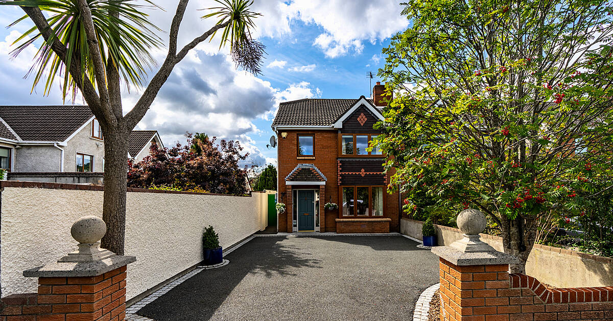 1 Glencairn Drive, The Gallops, Leopardstown, Dublin House